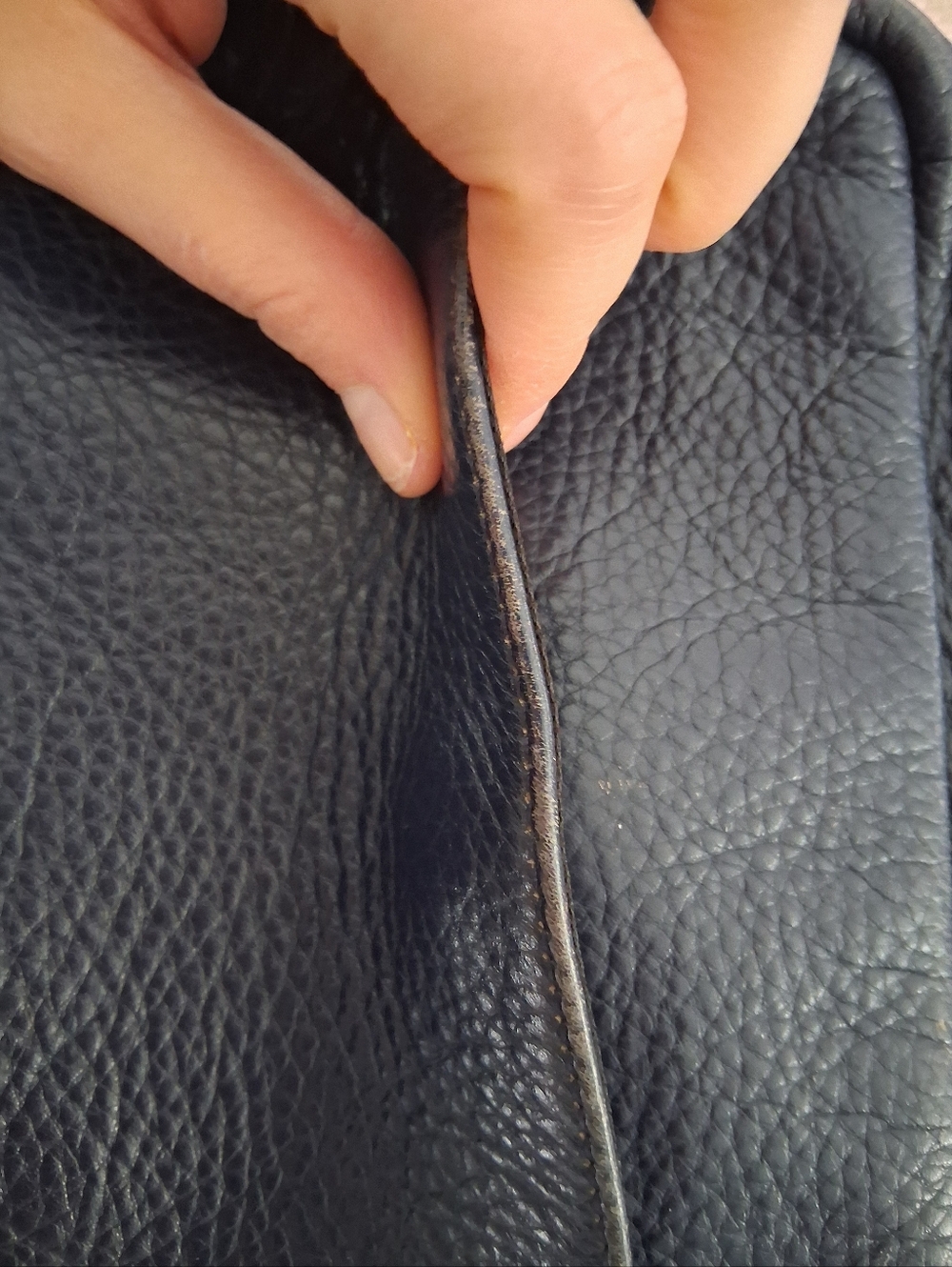 Atelier Noir By RUDSAK'S House Brand/ 100% Leather Crossbody Bag/ Navy Exterior - Picture 15 of 16